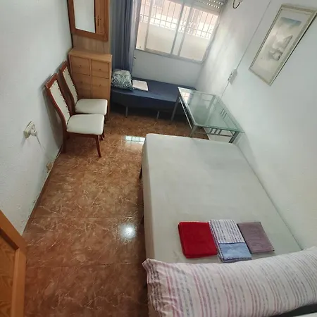 La Casa Tranquila Y Limpia ホームステイ